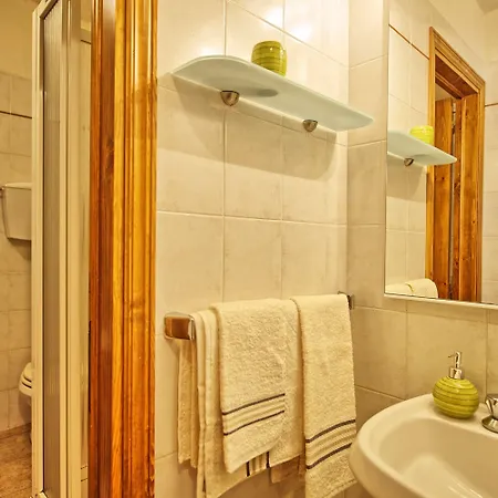 Poggiluglio Apartment *