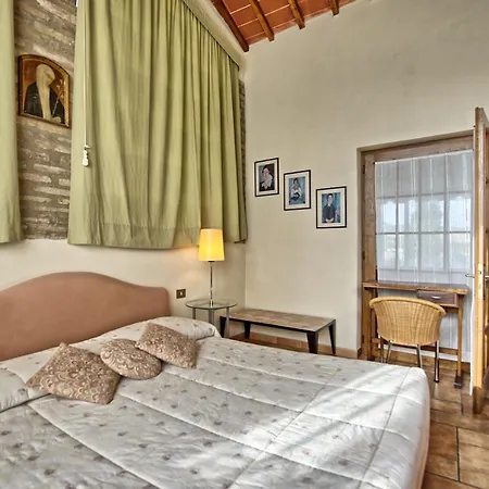 Poggiluglio Apartment