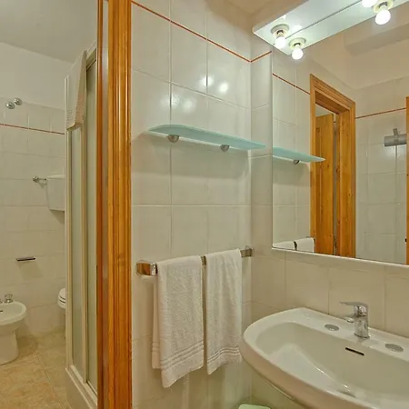 Poggiluglio Apartment *